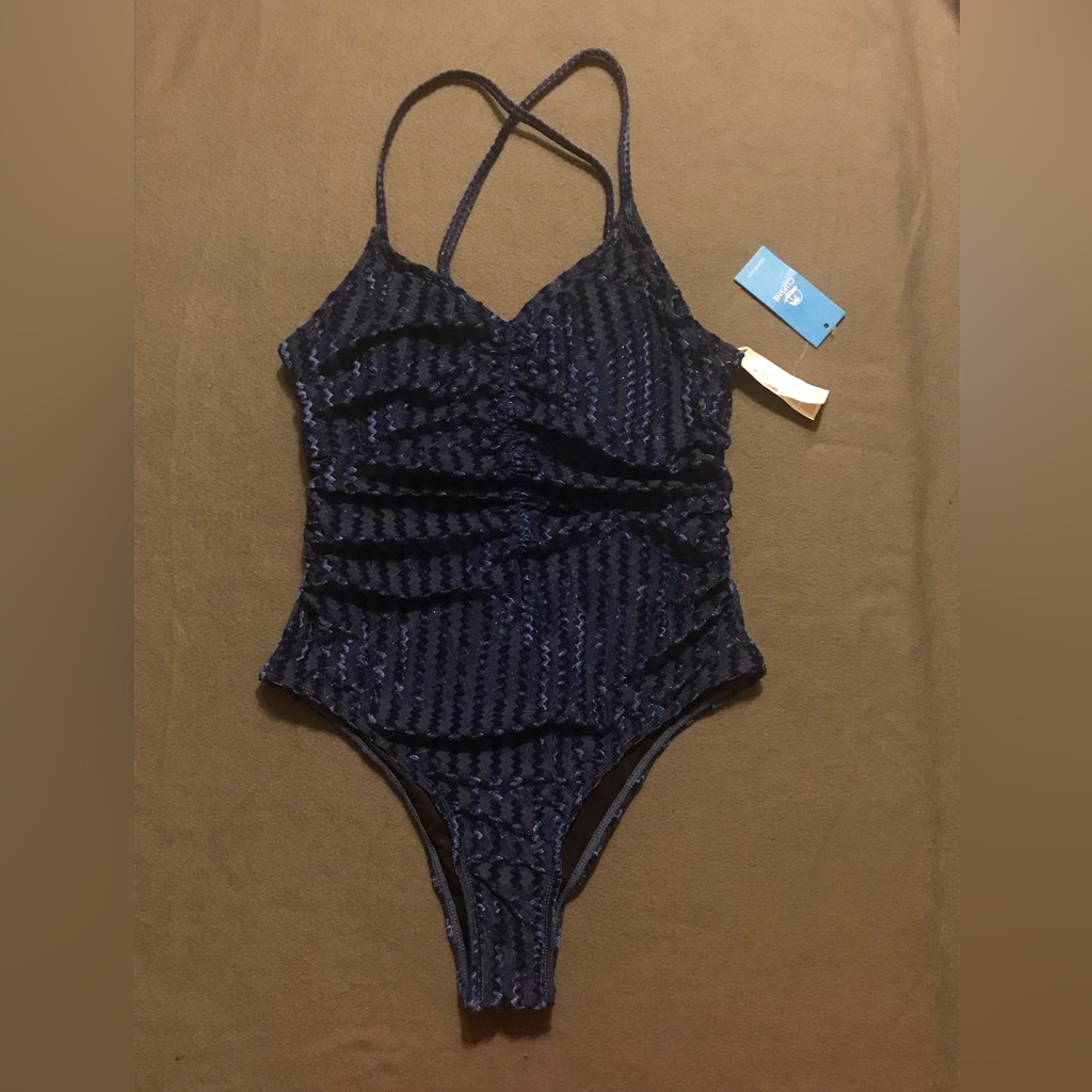 Nwt Cupshe Textured V Neck Swimsuit